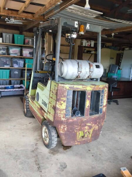Forklift Clark 3000 LB with propane tank, used for material handling.