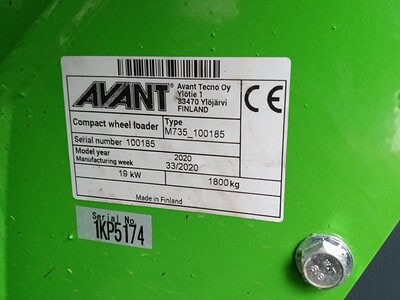 Serial plate of a 2020 Avant Tecno compact wheel loader, showing model and manufacturing details.