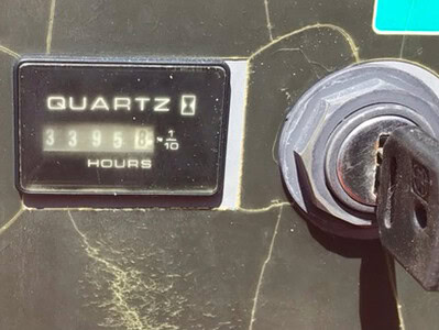 Quartz hour meter showing 3395.8 hours on equipment panel.