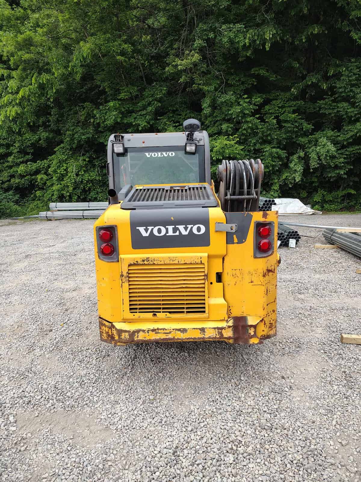 1549 (1) 2019 Volvo MC85C compact track loader with cab and tracks, yellow and black color.