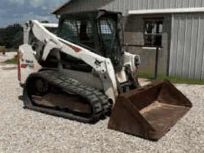 2018 Bobcat T650 compact track loader with bucket attachment on gravel surface.