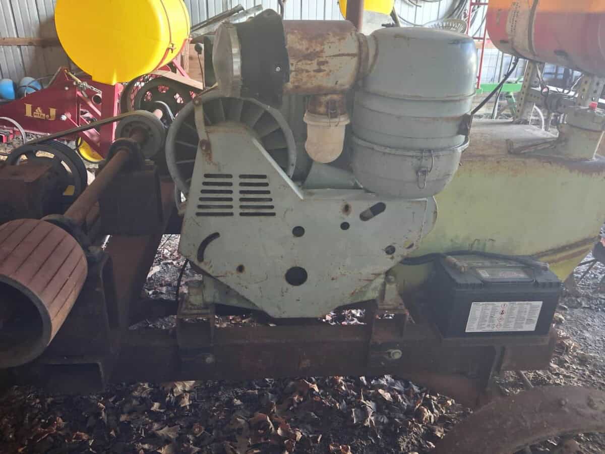 Deutz F6L912 diesel engine with visible cooling system and fuel tank, mounted on a trailer.