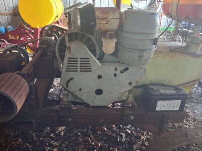 Deutz F6L912 diesel engine with visible cooling system and fuel tank, mounted on a trailer.