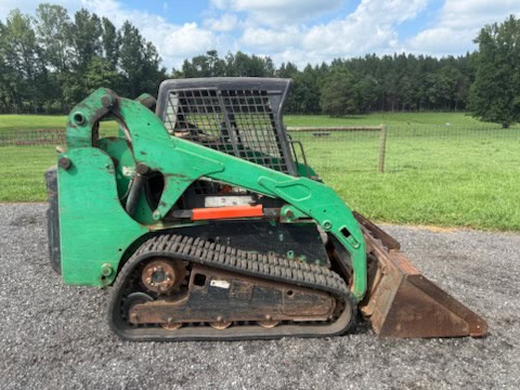 2005 BOBCAT T190 compact track loader with bucket attachment and enclosed cab.