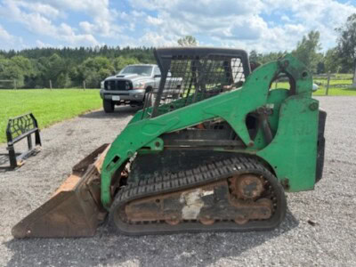 2005 BOBCAT T190 compact track loader with rubber tracks and front bucket attachment.