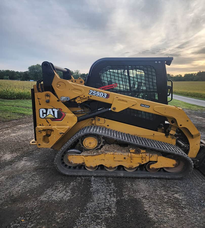 2021 CAT 259D3 compact track loader with enclosed cab and rubber tracks.