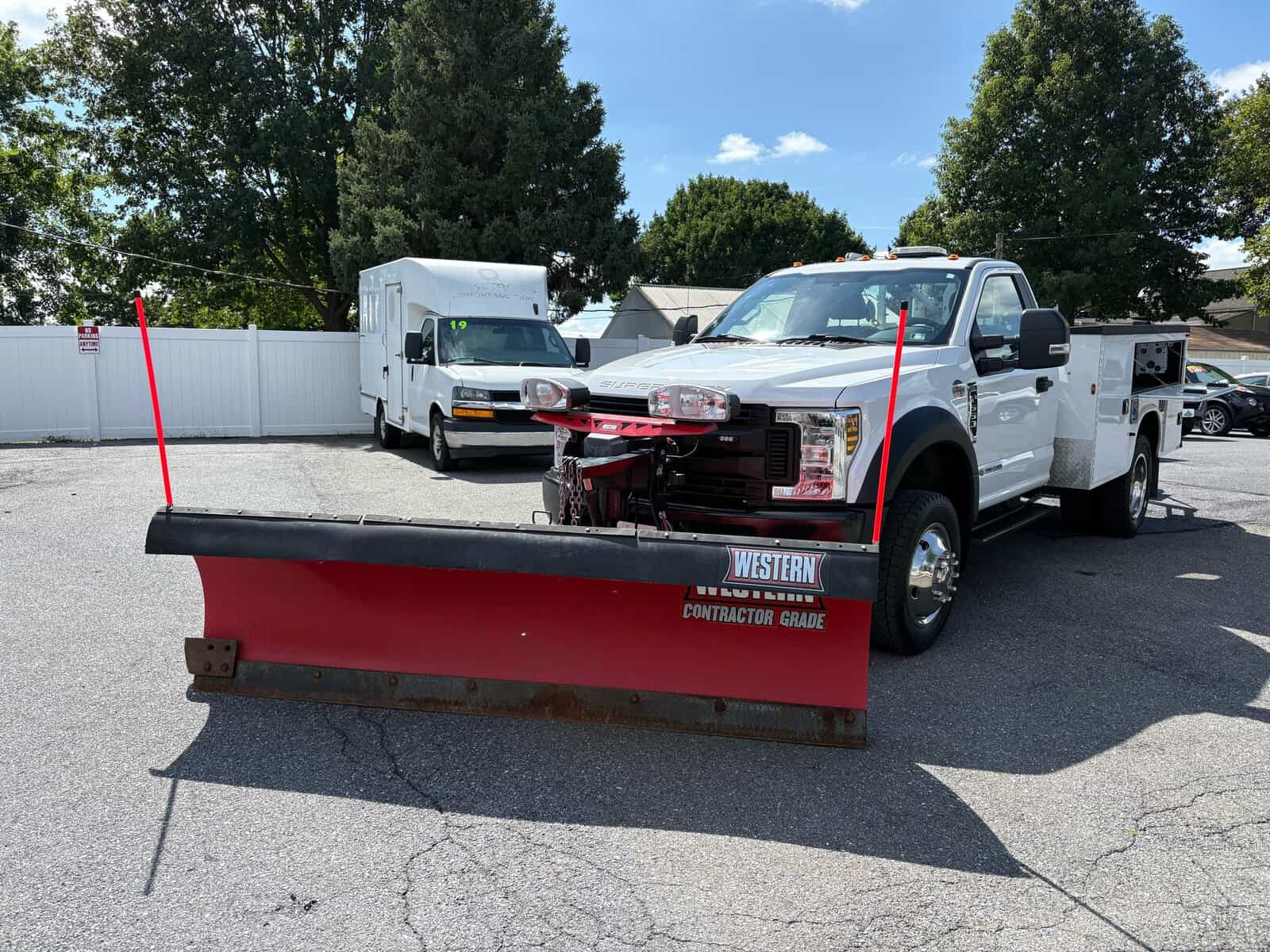 10946 - 2018 Ford F-550 Chassis - 003 2018 Ford F-550 Super Duty XL with snow plow attachment in a lot.