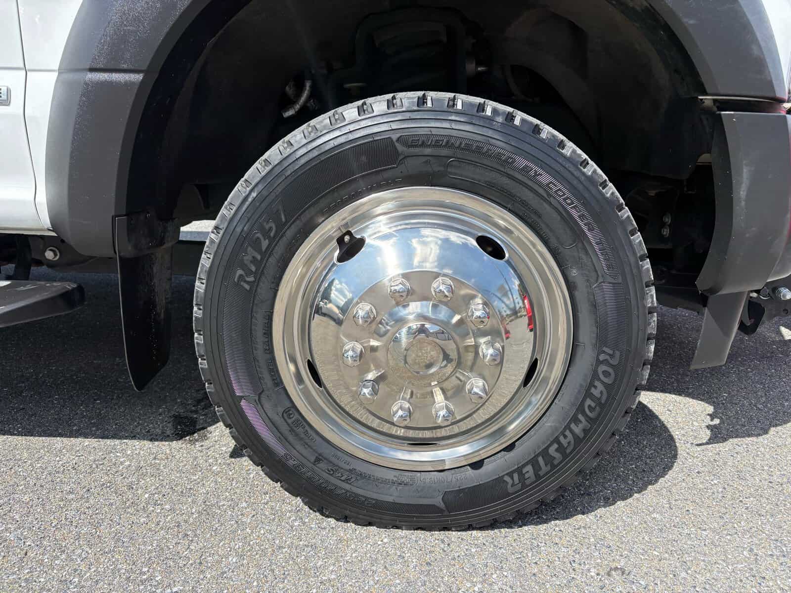 10946 - 2018 Ford F-550 Chassis - 026 2018 Ford F-550 Super Duty XL front wheel with chrome hubcap and tire details.