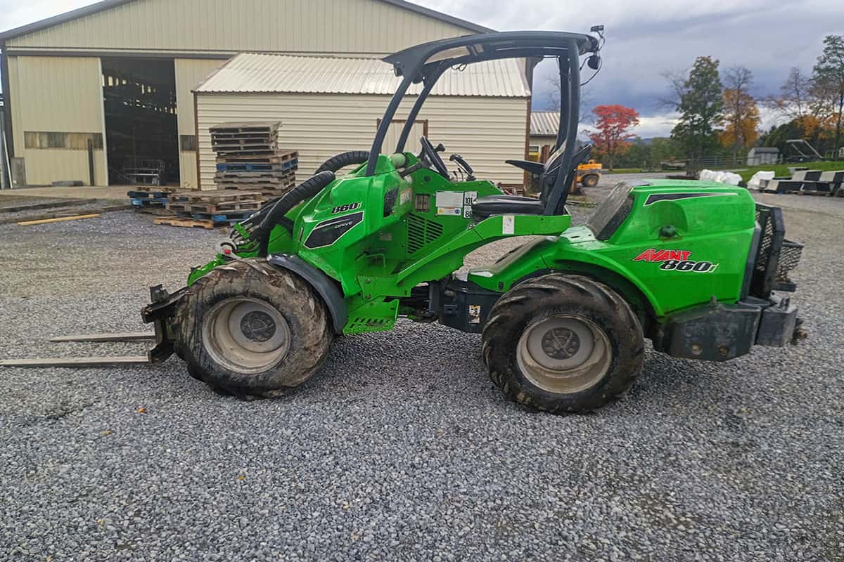 Green 2022 AVANT 860i compact loader with cab and large tires.