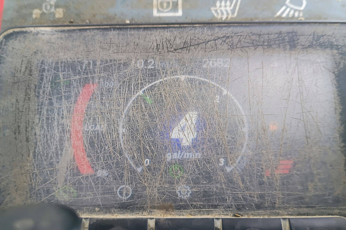 2022 AVANT 860i Equipment Panel Scratched and dirty control panel of 2022 AVANT 860i compact loader.
