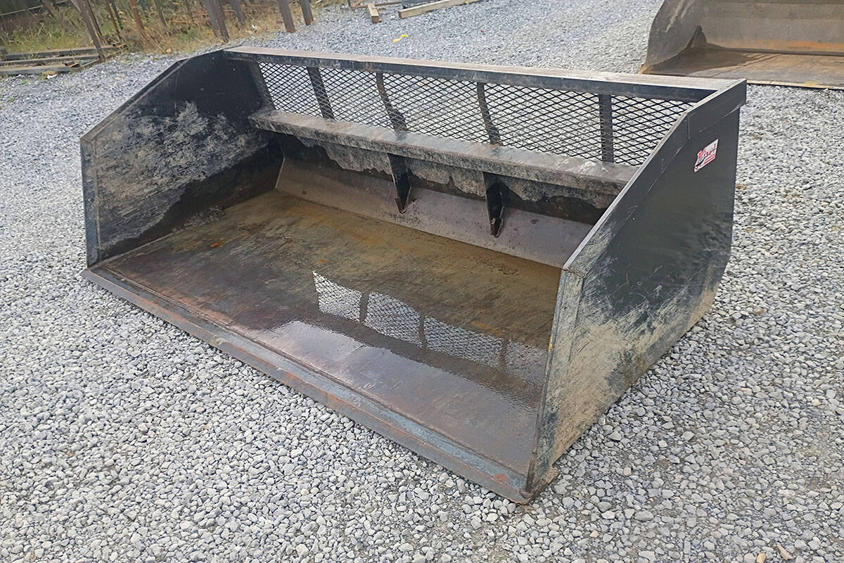 Heavy-duty skid steer bucket attachment Large skid steer bucket with wear edges and mesh sides for material handling.