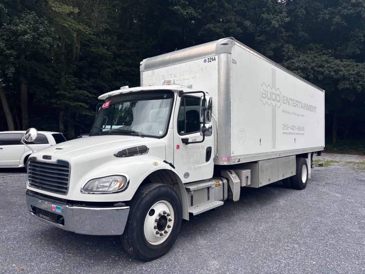 2019 Freightliner M2 106 26-foot commercial box truck for sale in Manheim Pennsylvania with aluminum liftgate