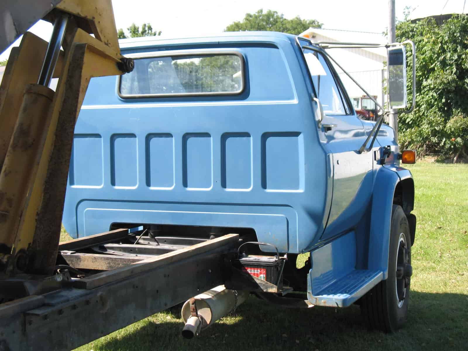 1985 GMC C7000 Grain Truck Wagon Cab Overview 1985 GMC C7000 grain truck with blue cab and side view, rural setting.
