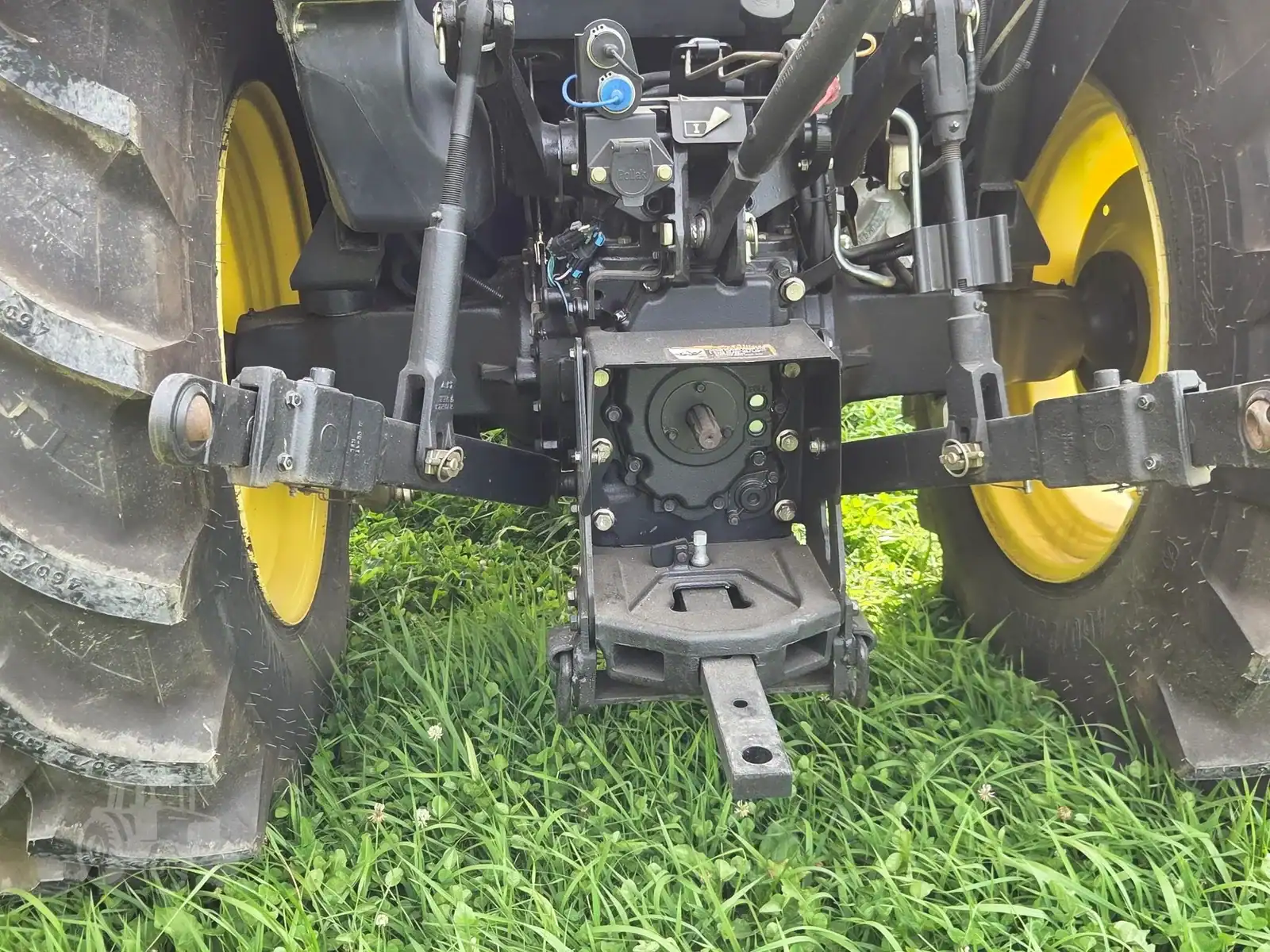 img (9) Close-up of the rear of a 2010 John Deere 5101E tractor showing the hitch and rear axle.