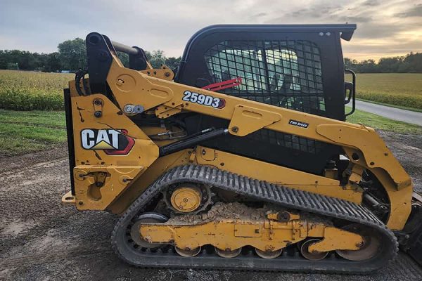 2021 CAT 259D3 compact track loader with enclosed cab and rubber tracks.