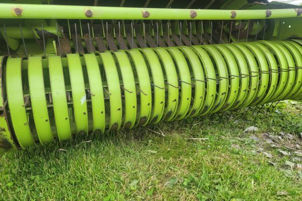 John Deere 6000 Series rotary hay rake, green color, used for agricultural hay collection.