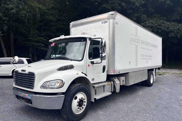 2019 Freightliner M2 106 26-foot commercial box truck for sale in Manheim Pennsylvania with aluminum liftgate