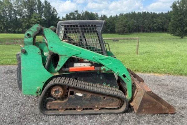 2005 BOBCAT T190 compact track loader with bucket attachment and enclosed cab.