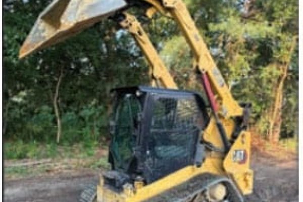 2021 CAT 259D3 compact track loader with bucket attachment and enclosed cab.